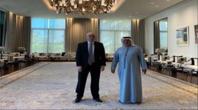 قرقاش يلتقي مبعوث أمريكا لليمن