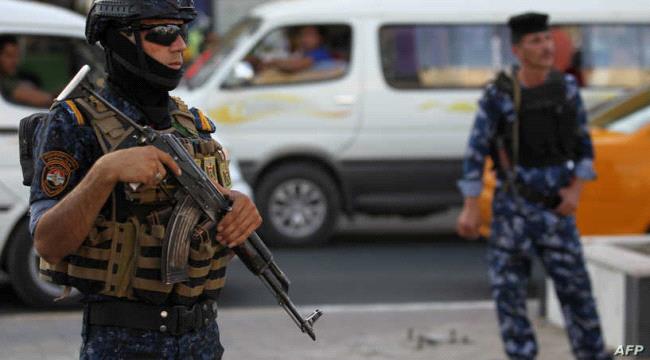 شاهد فيديو مأساوي لأب عراقي يعنف ابنه بطريقة وحشية والشرطة تتدخل