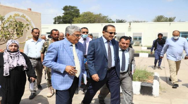وزير الصحة يتفقد سير الدراسة في معهد الدكتور أمين ناشر الصحي