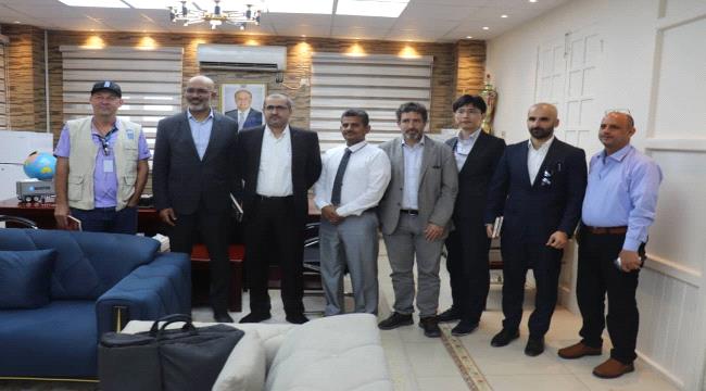 السفير الهولندي لدى اليمن يعبر عن " انبهاره " بأداء ميناء عدن