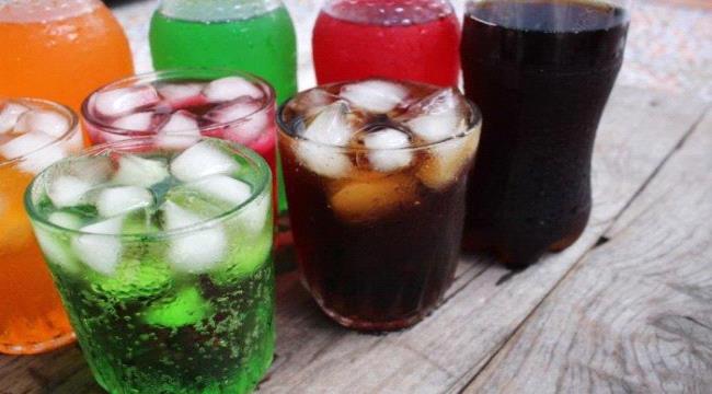 عبدالله الطبية" تحذر من شرب المياه الغازية أثناء تناول الطعام