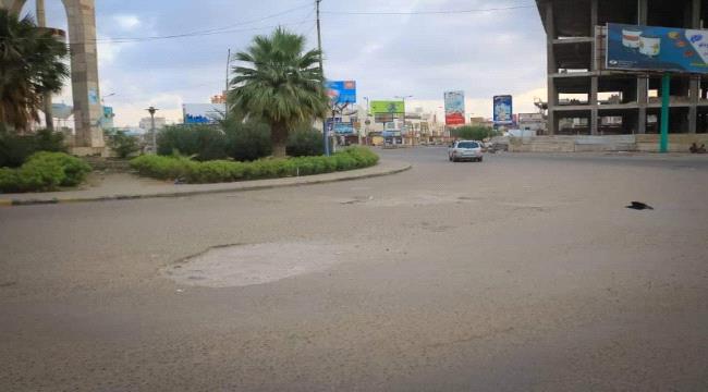 اليوم.. انطلاق حملة صندوق صيانة الطرق والجسور لإزالة الحفر بعدد من شوارع مدينة عدن 
