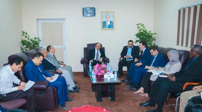 وزير النقل يلتقي الممثل المقيم للأمم المتحدة للشؤون الإنسانية باليمن