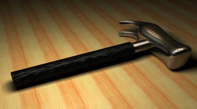 يقتل رجلاً بمطرقة بمساعدة زوجته ويرمي جثته بالنهر 