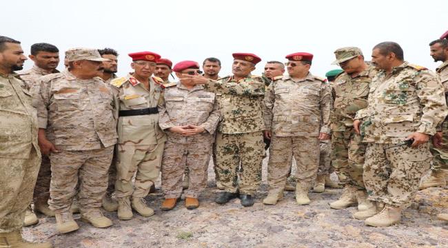 وزير الدفاع اليمني من تعز : الصف الوطني اليوم أكثر تماسكا