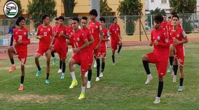 منتخب اليمن للشباب يجري تدريبه الأول على ملعب نادي ضمك بالسعودية