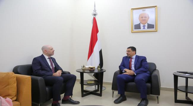 وزير الخارجية يناقش مع السفير البريطاني الجهود المبذولة لتحقيق السلام