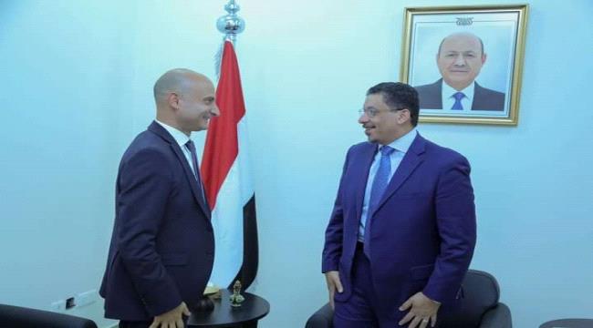 وزير الخارجية يلتقي السفير الفرنسي لدى اليمن 