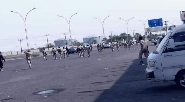 لأول مرة.. جنود جنوبيون يتظاهرون في عدن سخطا من سياسات التحالف والإنتقالي