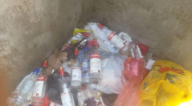 مواطنون بالقلوعة يعثرون على قنينات خمر فارغة، ويطالبون الأمن وقف تجارة الخمور 