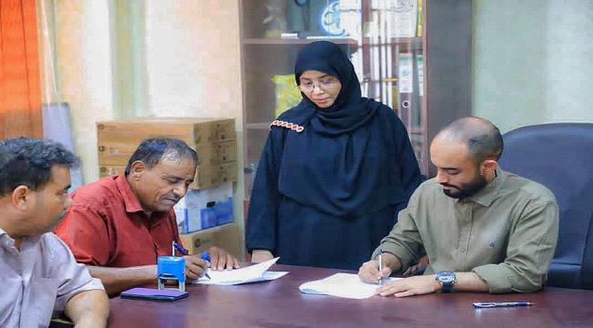 توقيع عقود مشاريع خدمية ورياضية بتمويل محلي في صيرة