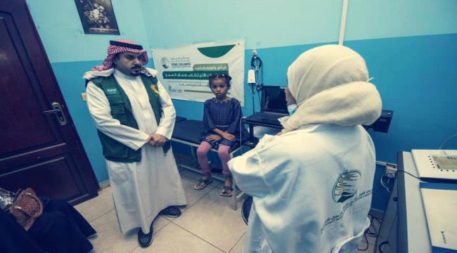تشخيص 300 طالب من "ضعاف السمع" تمهيداً لتزويدهم بسماعات طبية بمحافظتي عدن وحضرموت 
