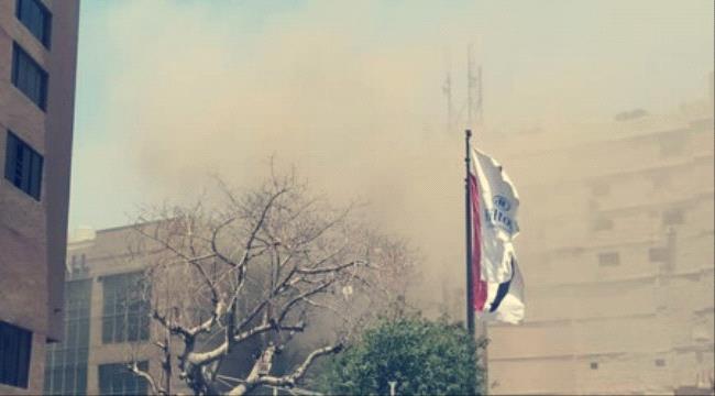شاهد بالفيديو.. حريق يلتهم مركز تجاري وسط القاهرة
