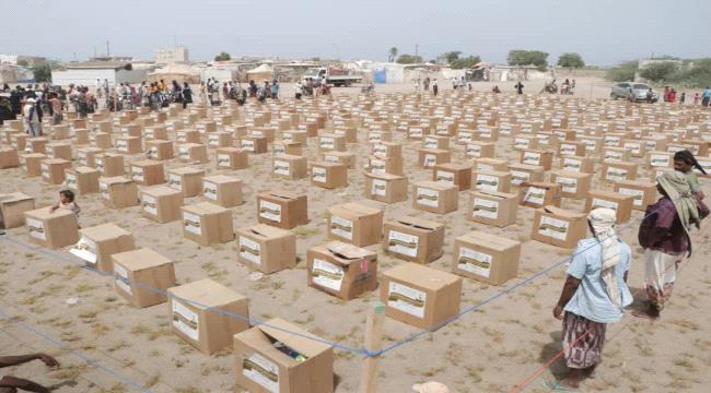 الحديدة : توزيع حقائب نظافة لنازحي الحديدة 