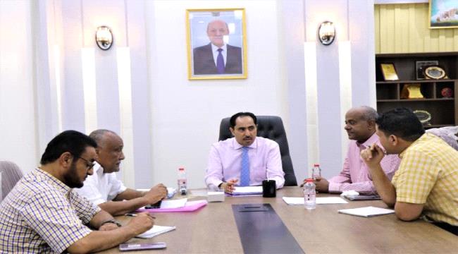 وزير الشباب والرياضة يوجه بسرعة استكمال العمل في مشروع ملعب الشهداء بأبين ورفع مخصصات أنديتها