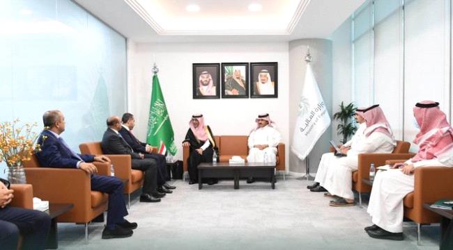 المعبقي وبن بريك يبحثان مع وزير المالية السعودي آلية استخدام الدعم الخليجي