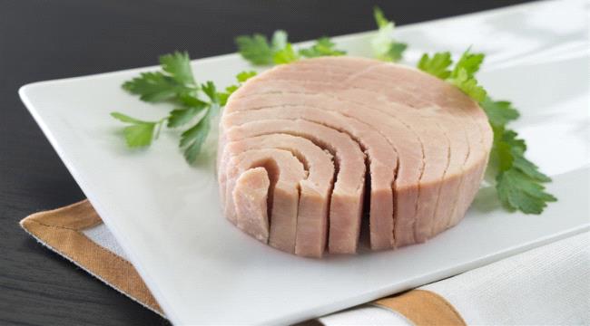 ماذا يحدث لجسمك عند تناول التونة المعلبة؟