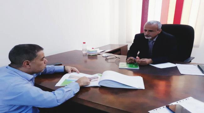 وكيل وزارة الصحة العامة والسكان يلتقي ممثل مؤسسة يمان للتنمية الصحية والاجتماعية