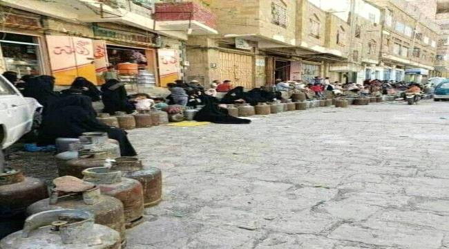 عدن..مواطنون يشكون من ارتفاع سعر أسطوانات الغاز المنزلي