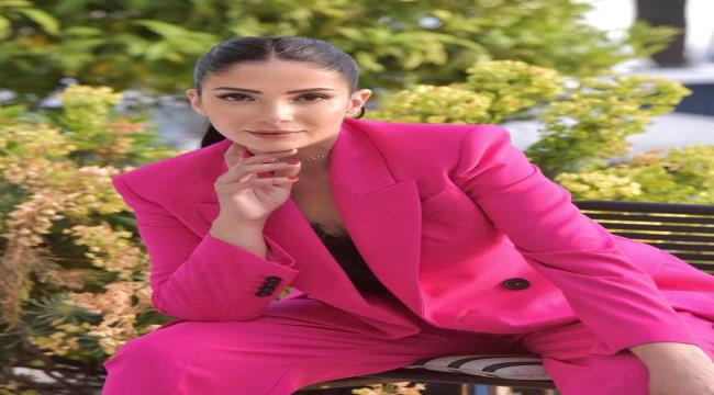 منى زكي ترد على تقليد ميرهان حسين لها