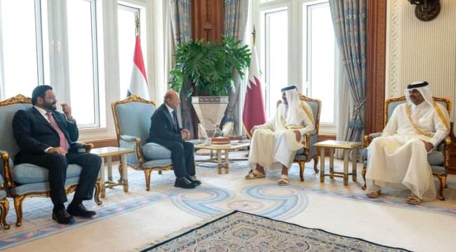 رئيس مجلس القيادة الرئاسي وامير دولة قطر يعقدان لقاءاً موسعاً لتعزيز العلاقات بين البلدين الشقيقين
