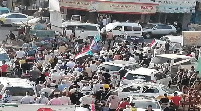 تظاهرة شعبية في عدن تؤكد استمرار الزخم الثوري لتنفيذ 8 مطالب 