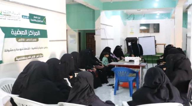 تعز.. مؤسسة فجر الأمل تقيم دورات تدريب في الخياطة والكوافير والنقش وصناعة البخور