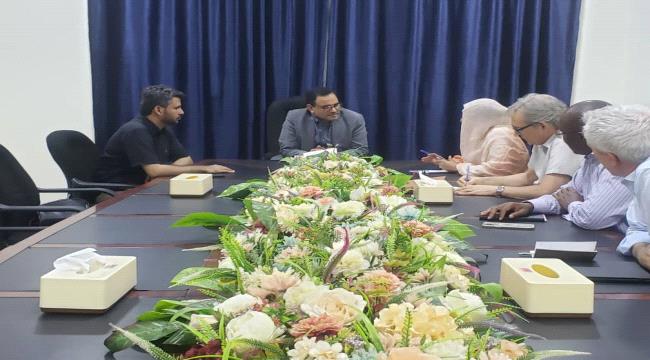 الوزير السقطري يبحث مع فريق البرنامج الإنمائي مشاريع دعم القطاع السمكي
