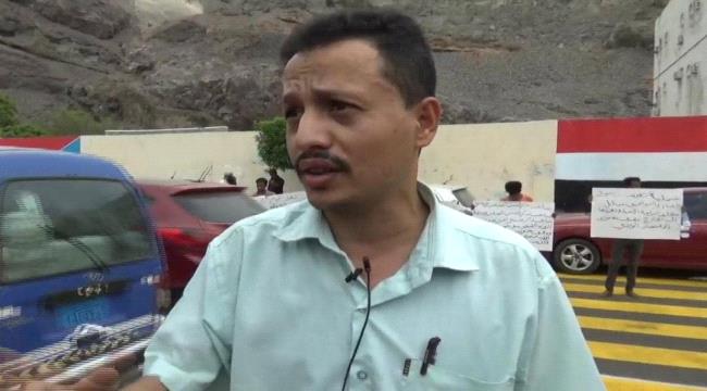 أطقم امنية تداهم محلاً تجاريا وتعتقل رجل الاعمال العديني في عدن 