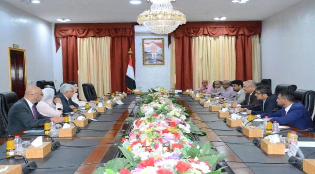 فريق حكومي يبحث مع وفد البنك الدولي في عدن تنمية قطاع الكهرباء والطاقة