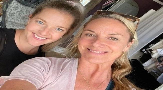 تكسب النقود من تنظيم خزائن ملابس المشاهير