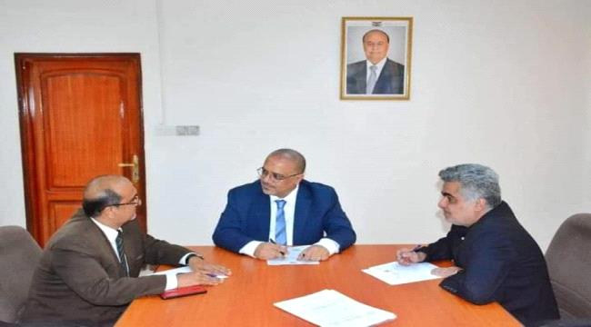 وزير التخطيط يلتقي برئيس جامعة شبوة ويناقش معه دعم الجامعة ضمن البرامج الدولية