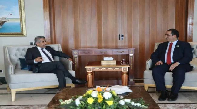 وزير الداخلية يلتقي الأمين العام لمجلس وزراء الداخلية العرب