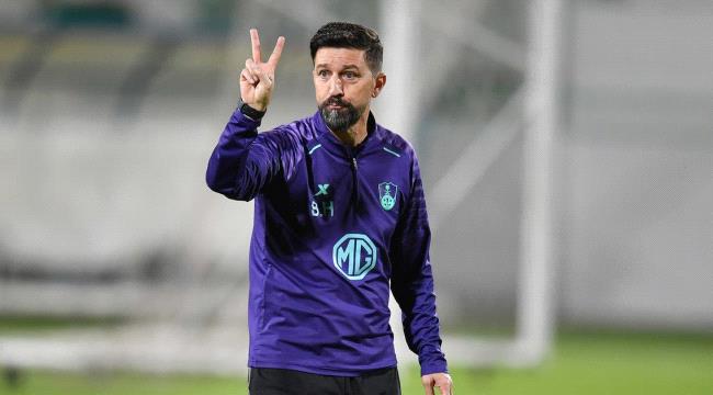 رسميًا.. إقالة هاسي من تدريب أهلي جدة