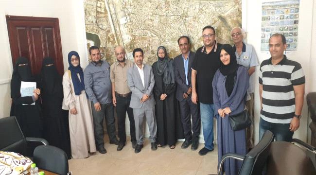 مجموعة مشاورات عدن تناقش مع "الزهري" أولويات قضايا خور مكسر