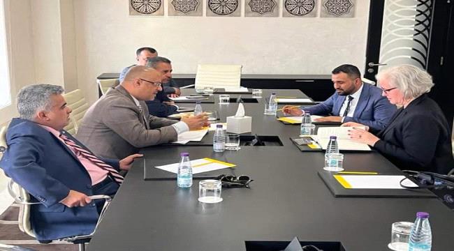 وزير التخطيط يبحث مع مديرة الوكالة الأمريكية المشاريع التنموية