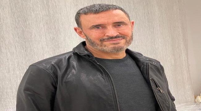 فيديو كاظم الساهر يغني جالساً في أحدث حفلاته بعد إصابته بالدوار وشعوره بالتعب على المسرح