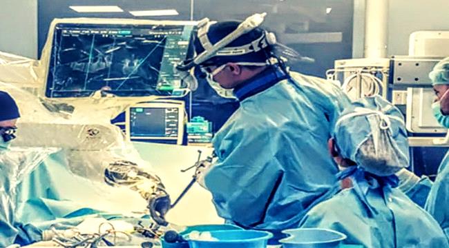 الإمارات تنجح في إجراء أول عملية جراحية للعود الفقري عبر الروبوت