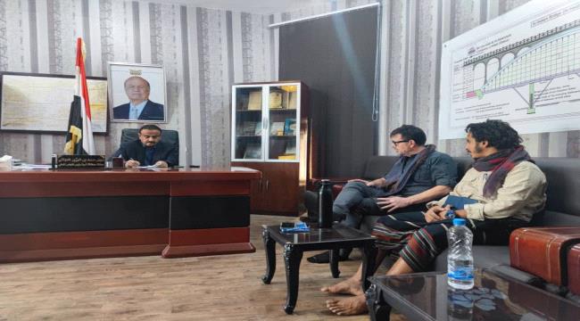 محافظ شبوة يبحث مع وفد أطباء بلا حدود التدخلات الصحية والمشروع الطبي بالمحافظة