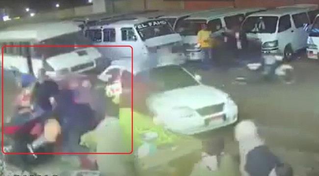 مصر.. فيديو صادم لسيارة تدهس عدداً من المواطنين وفرار صاحبها