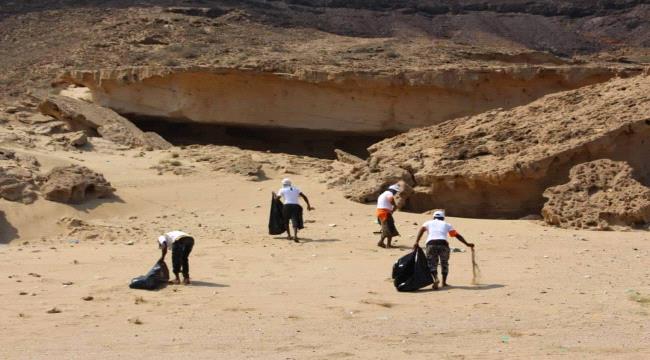 تدشين حملة نظافة لساحل محمية جزيرة العزيزي غرب عدن