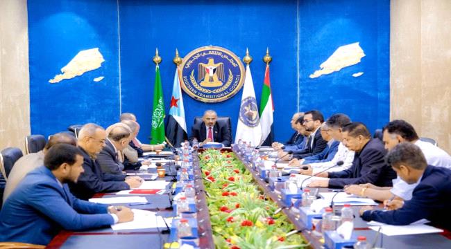 ناشط جنوبي يطالب الإنتقالي بالإنسحاب من حكومة المناصفة وإعلان فشل اتفاق الرياض