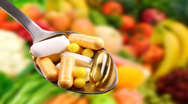 احذر.. مكملات غذائية تؤدي إلى فقر الدم وضعف العظام