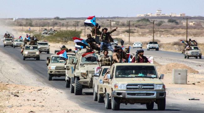 كاتب عربي يشن هجوما لاذعا على الشرعية: ما حققته قوات العمالقة فضيحة للشرعية اليمنية
