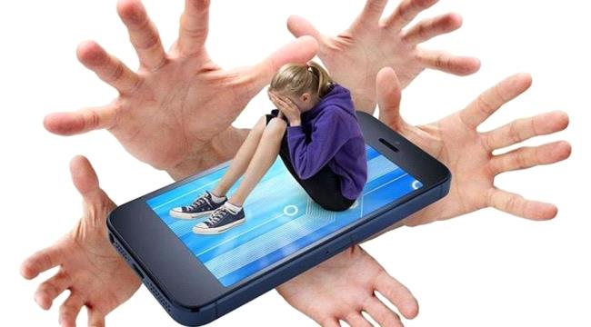 5 علامات تدل على تعرض طفلك للابتزاز الإلكتروني