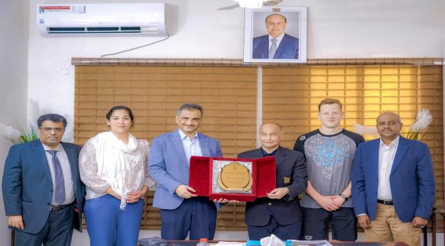 لملس يناقش مع رئيس الاتحاد الدولي للسباحة انشاء مشروع رياضي بمواصفات عالمية في عدن 