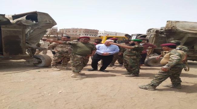 القائد كمال الحالمي يُطلع العميد جمال ديان على المعدات الثقيلة المخالفة لتوجيه وقف البسط على الأراضي