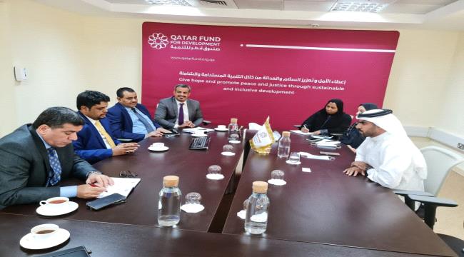 الوزير كلشات المهري يبحث مع مدير الصندوق القطري للتنمية سُبل دعم مشاريع قطاع الكهرباء  في بلادنا