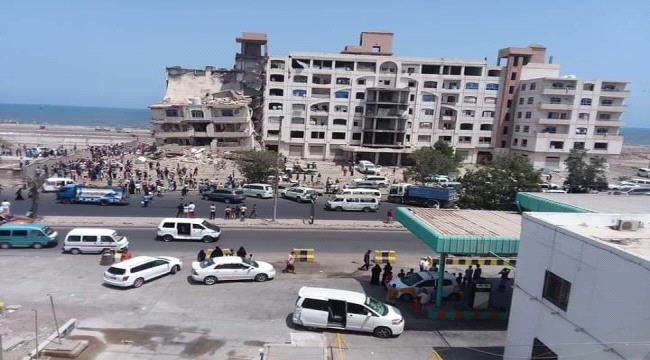 انهيار جزئي لعمارة الرويشان بمديرية خور مكسر ..صور