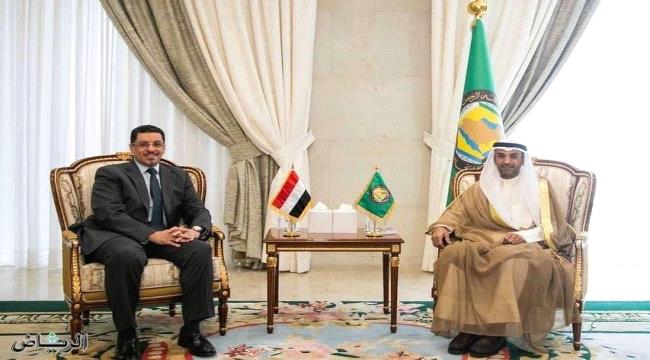 الحجرف يؤكد موقف مجلس التعاون الثابت في إيجاد حل سياسي للأزمة اليمنية